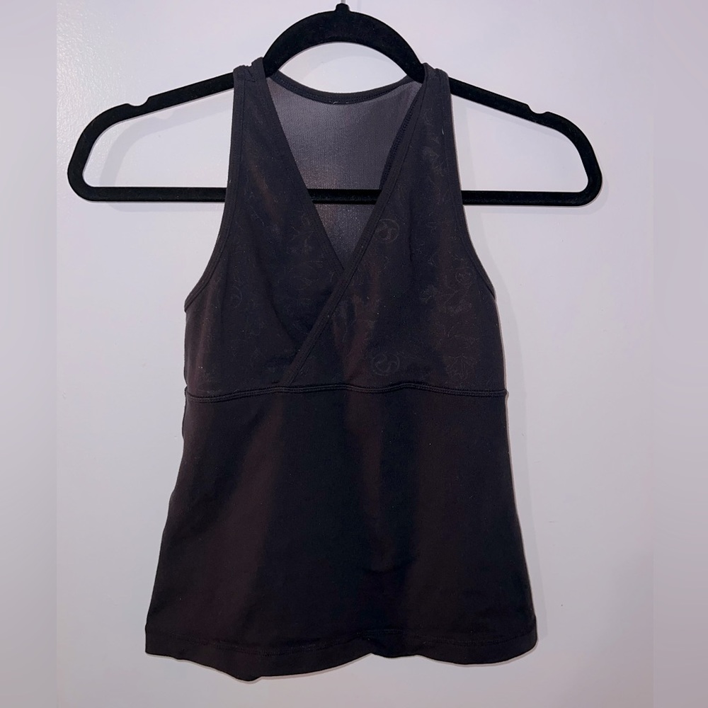 Lululemon tank with built in bra and sheer back, tag missing size 4?